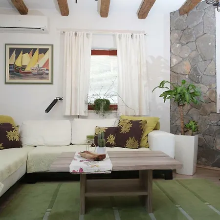 Charming In Apartment *