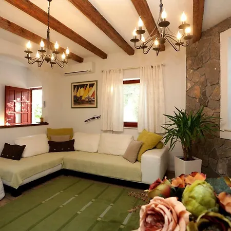 Charming In Apartment *
